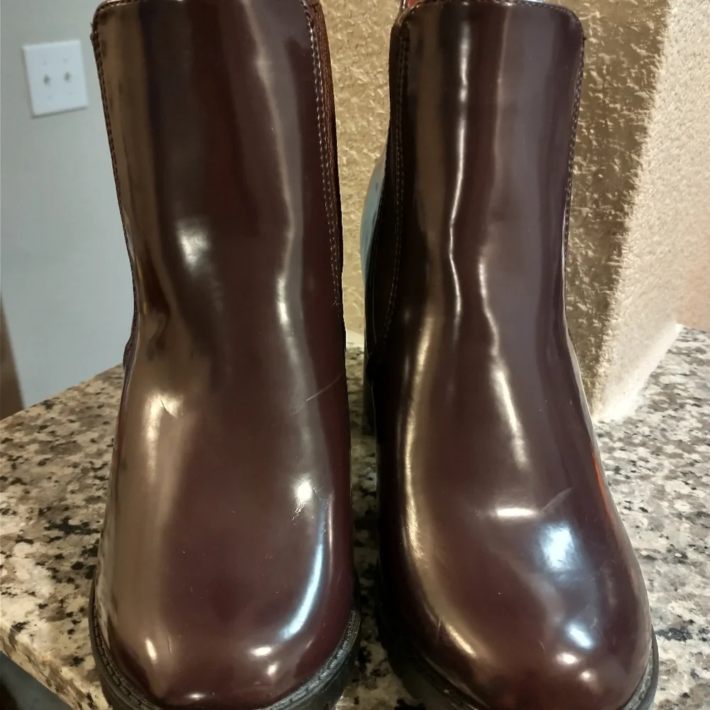 Breckelle's Brown Burgundy Chunky Heel Ankle Boot Elastic Shiney 7 1/2 FLAWS - Picture 4 of 15